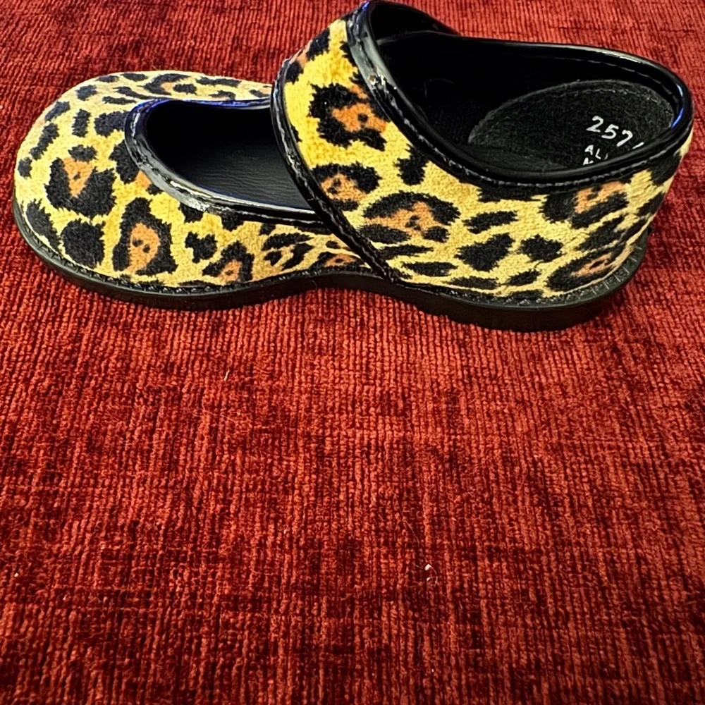NEW LITTLE girls/toddler Sz 3 Soft Faux Fur Leopard Print Mary Jane Shoes NWOT